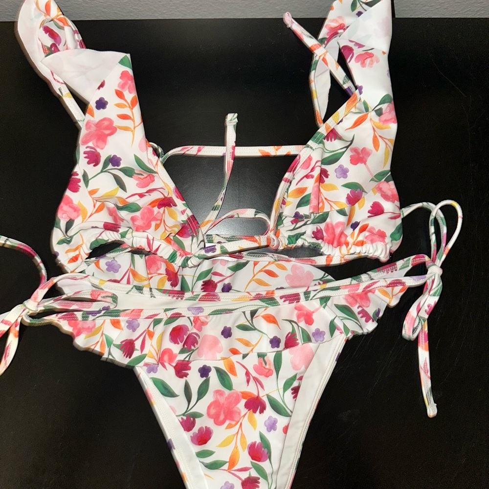 Tularosa Floral bikini TOP and Bottom- Medium